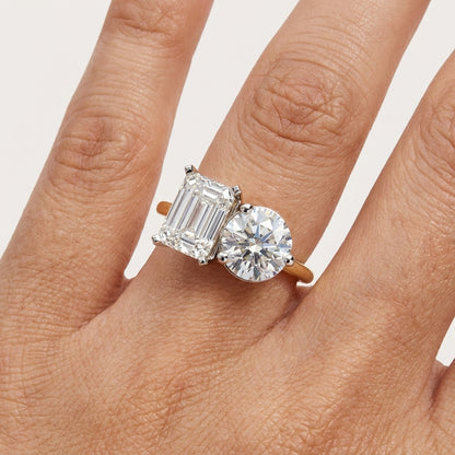 Emerald & Round Toi et Moi Two-Stone Diamond Ring