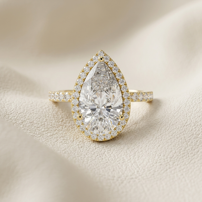 Birnenförmiger Diamant-Halo-Ring mit Pavé-Band | Brillante Tränen