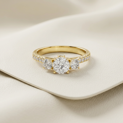 Runder Diamant-Ring mit Seitensteinen | Brillanz rundum